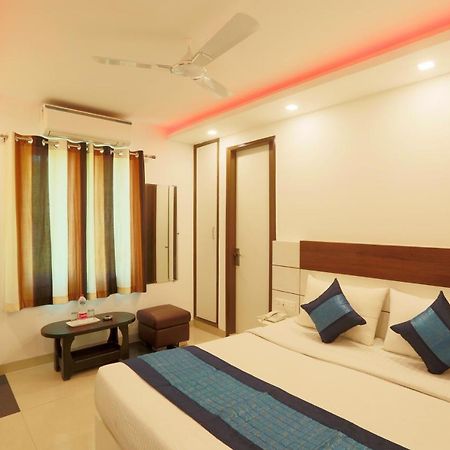Hotel Ark Wood Нью-Дели Экстерьер фото