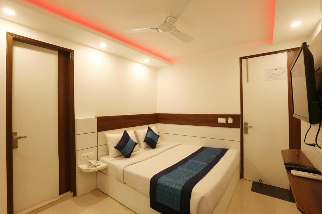 Hotel Ark Wood Нью-Дели Экстерьер фото