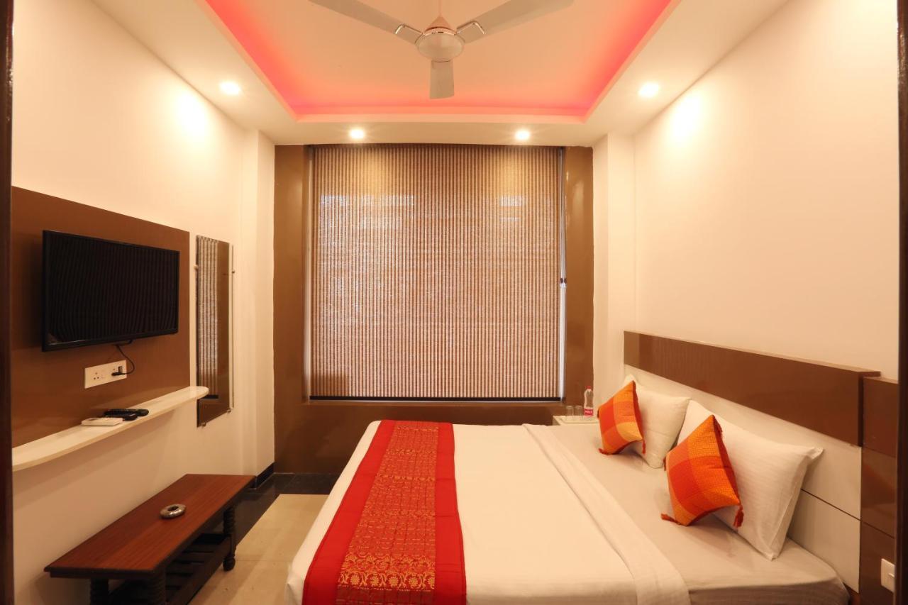 Hotel Ark Wood Нью-Дели Экстерьер фото